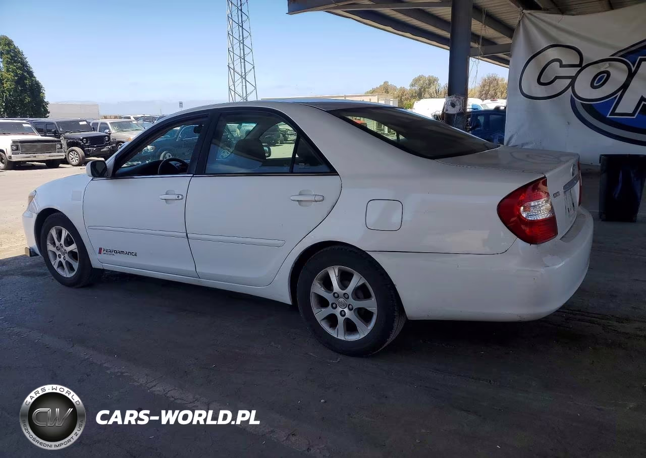 2004 Toyota Camry Le VIN:JTDBE30K240261164 - 2