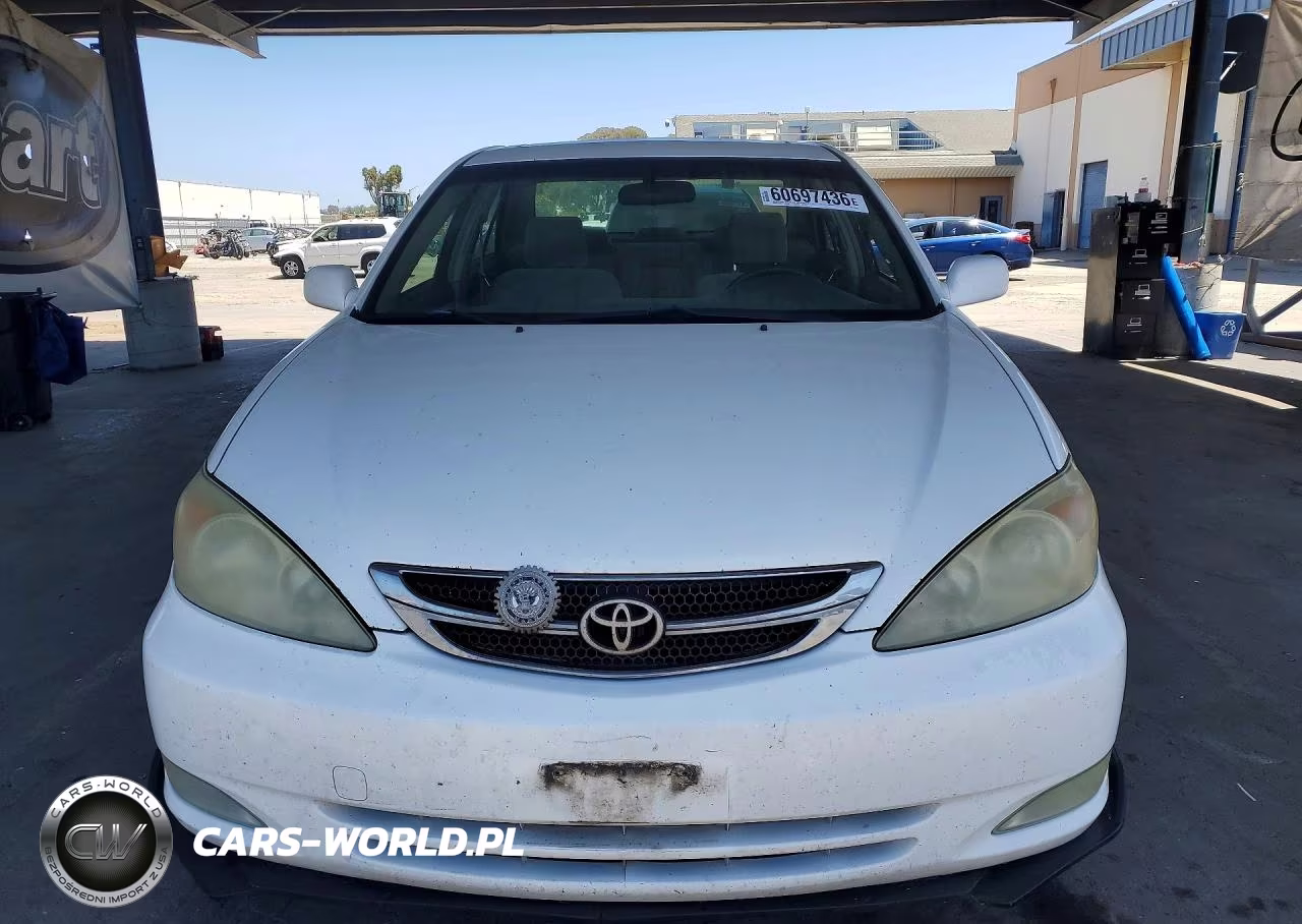2004 Toyota Camry Le VIN:JTDBE30K240261164 - 5