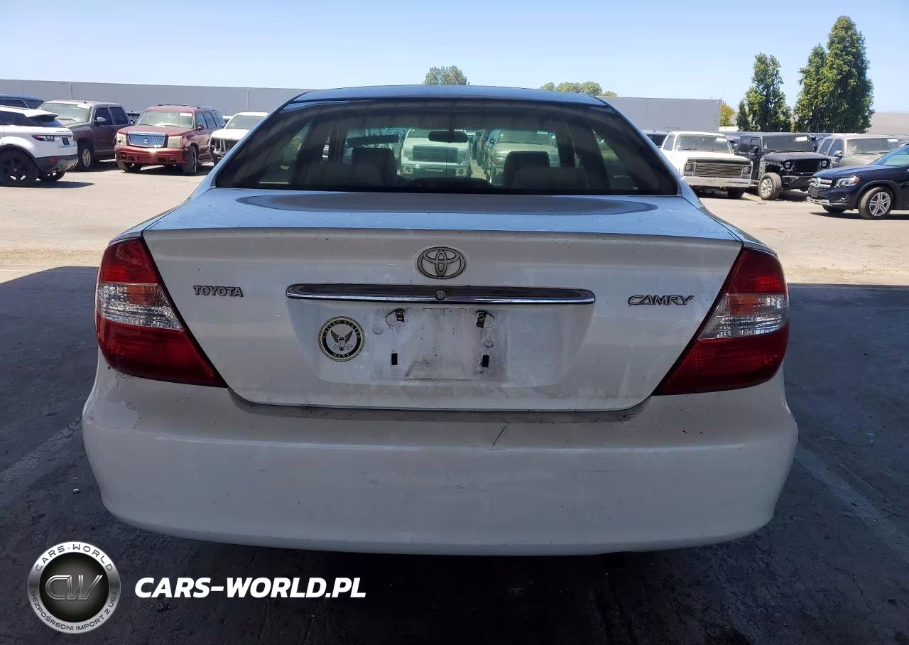 2004 Toyota Camry Le VIN:JTDBE30K240261164 - 6