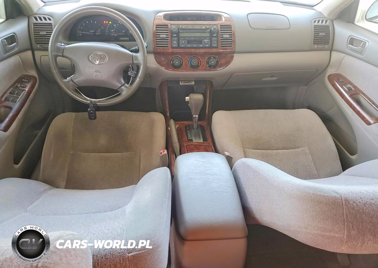 2004 Toyota Camry Le VIN:JTDBE30K240261164 - 8