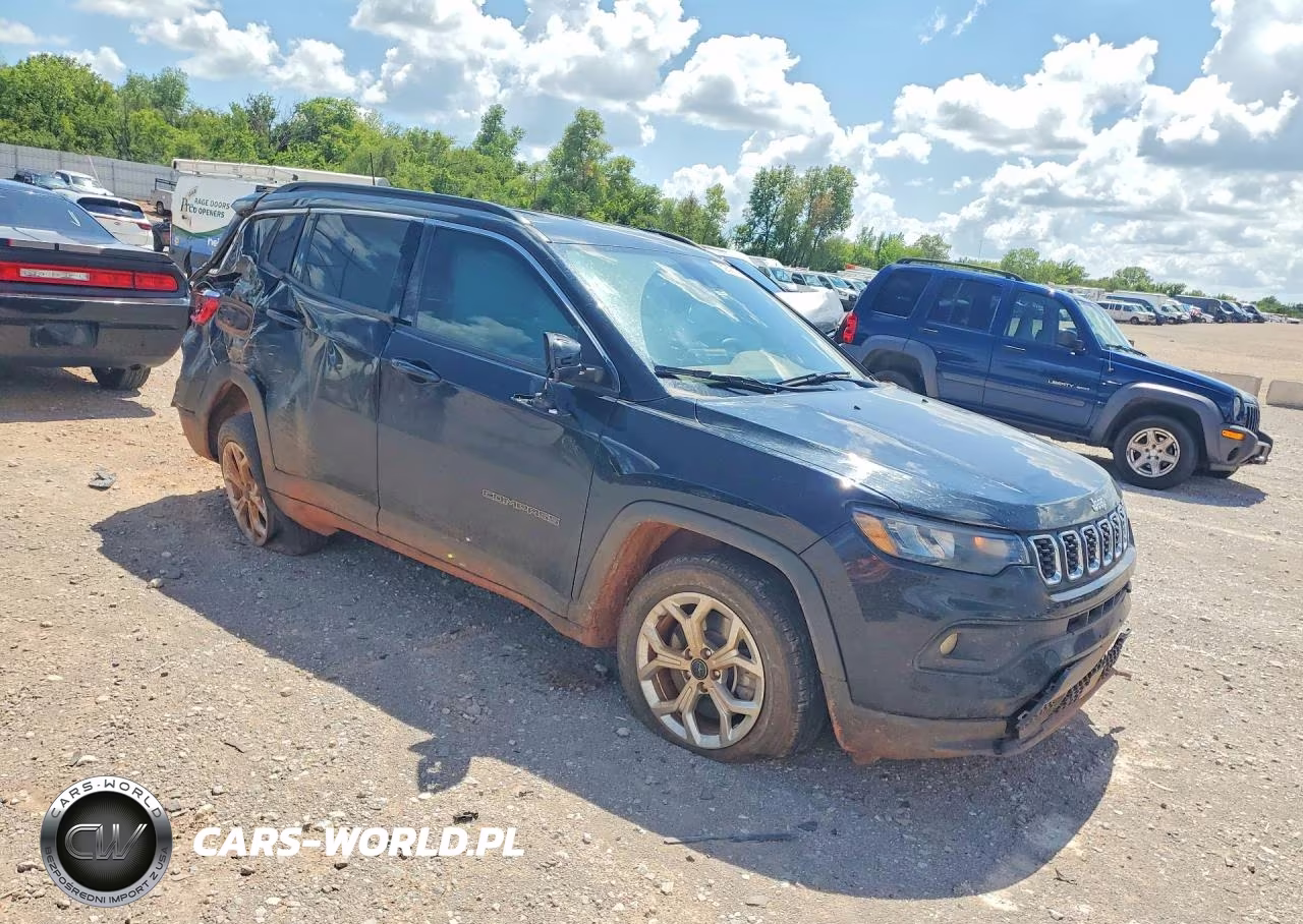 2025 Jeep Compass Latitude VIN:3C4NJDBN2ST587780 - 4