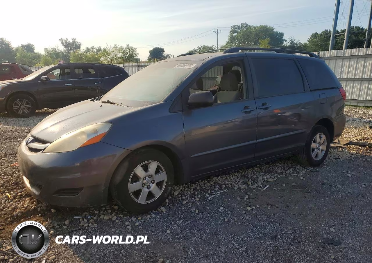 2010 Toyota Sienna Le 7-Passenger
