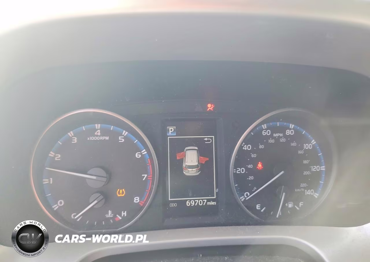 2017 Toyota Rav4 Xle VIN:2T3RFREV4HW561808 - 9