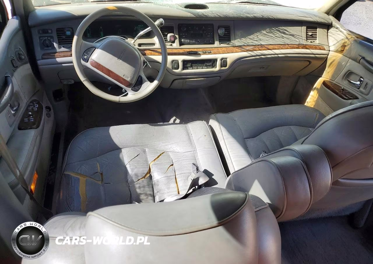 1995 Lincoln Town Car Executive VIN:1LNLM81W8SY624387 - 8