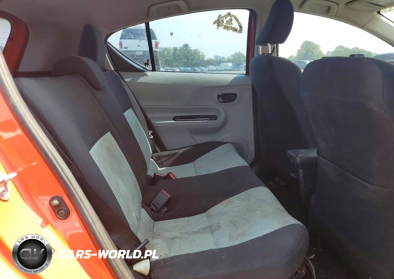 2012 Toyota Prius C Three VIN:JTDKDTB33C1003902 - 10
