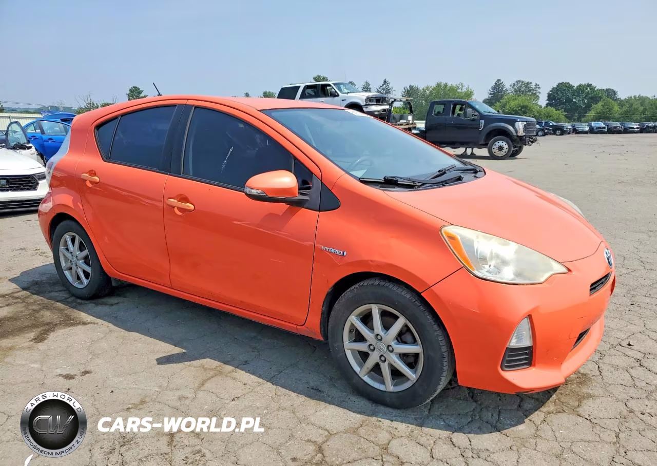 2012 Toyota Prius C Three VIN:JTDKDTB33C1003902 - 4