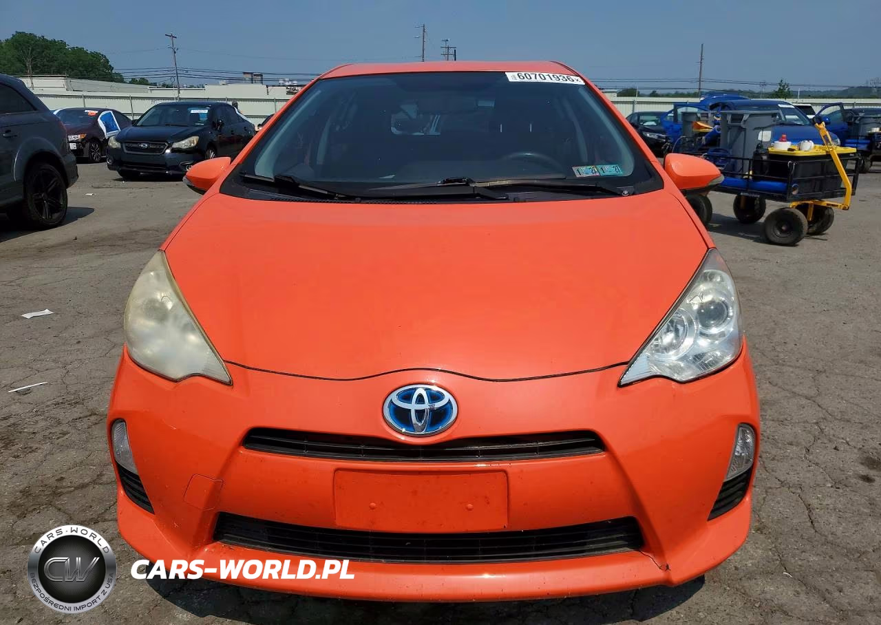 2012 Toyota Prius C Three VIN:JTDKDTB33C1003902 - 5