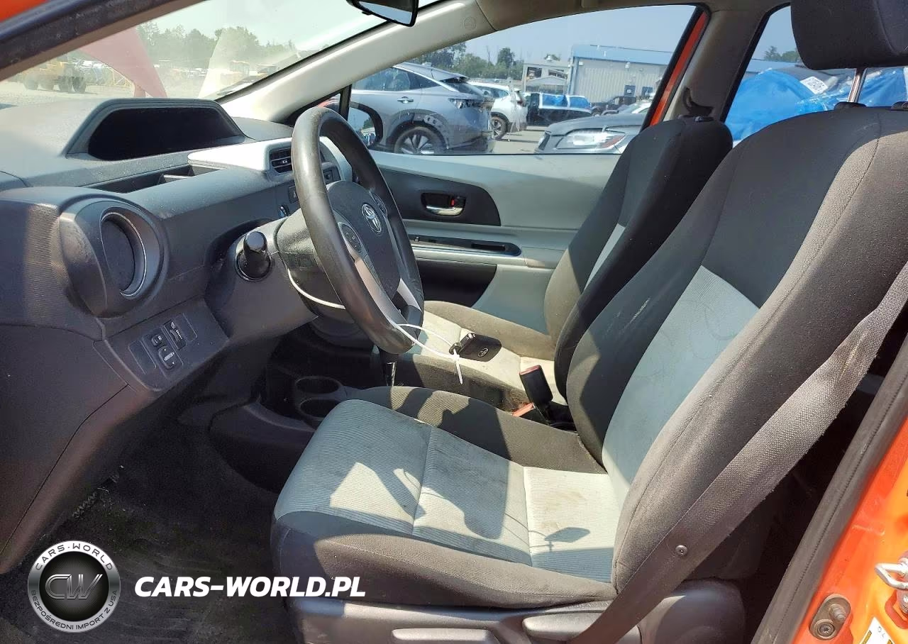 2012 Toyota Prius C Three VIN:JTDKDTB33C1003902 - 7