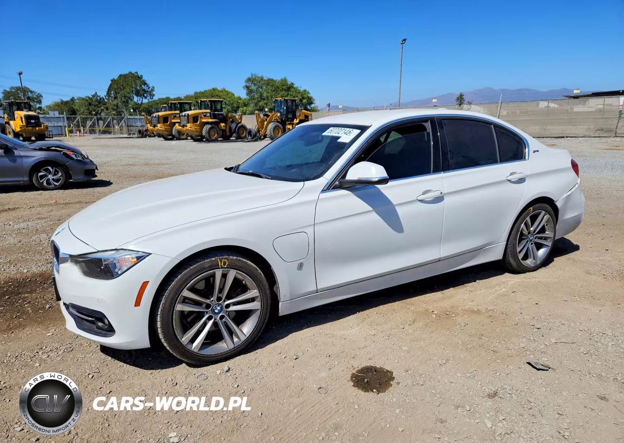 2017 BMW 330E – zdjęcie 1 z 12