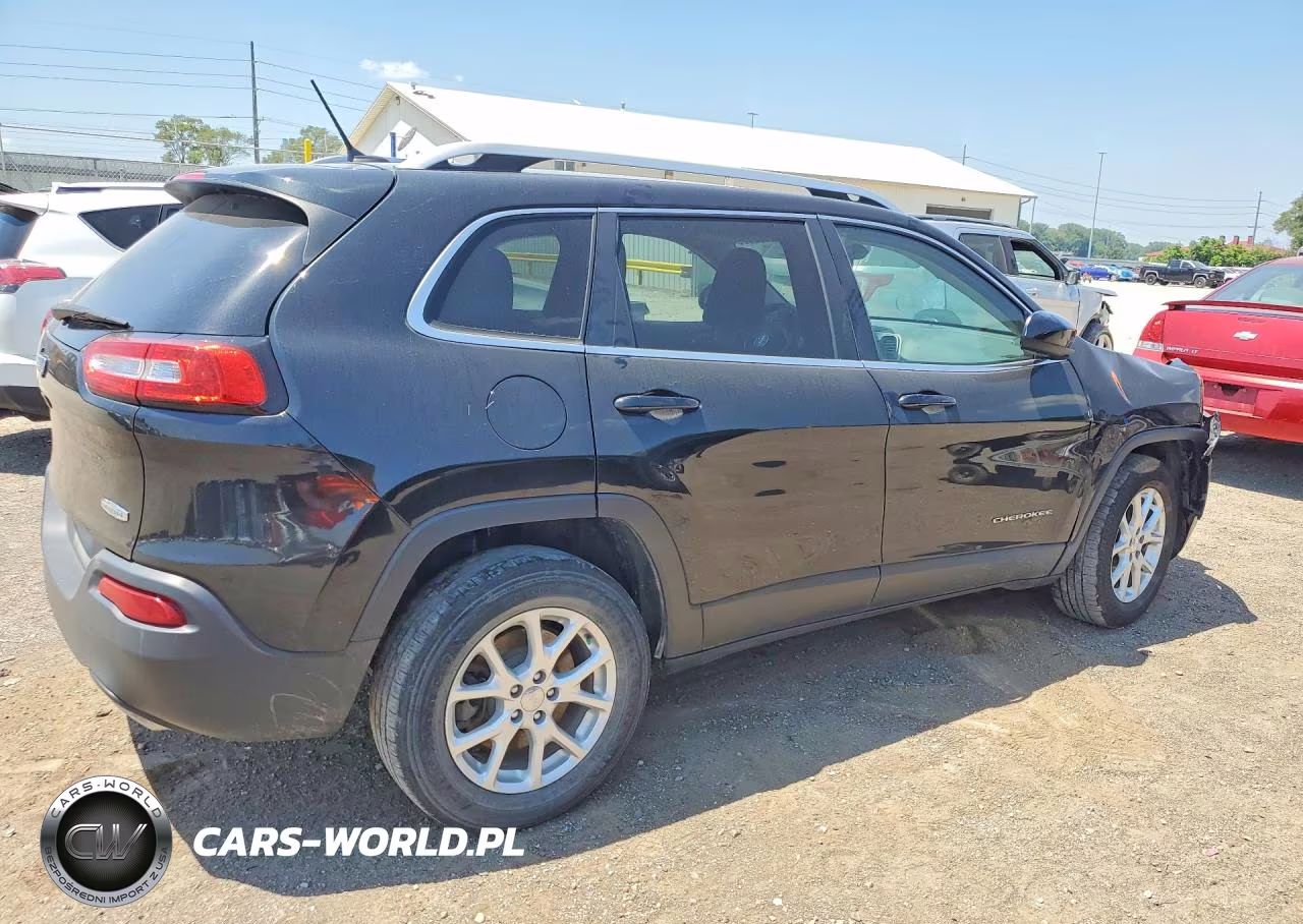 2015 Jeep Cherokee Latitude VIN:1C4PJMCS9FW514547 - 3