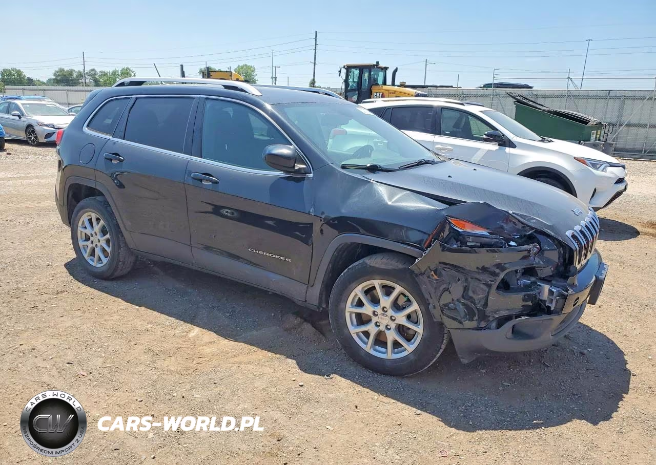 2015 Jeep Cherokee Latitude VIN:1C4PJMCS9FW514547 - 4