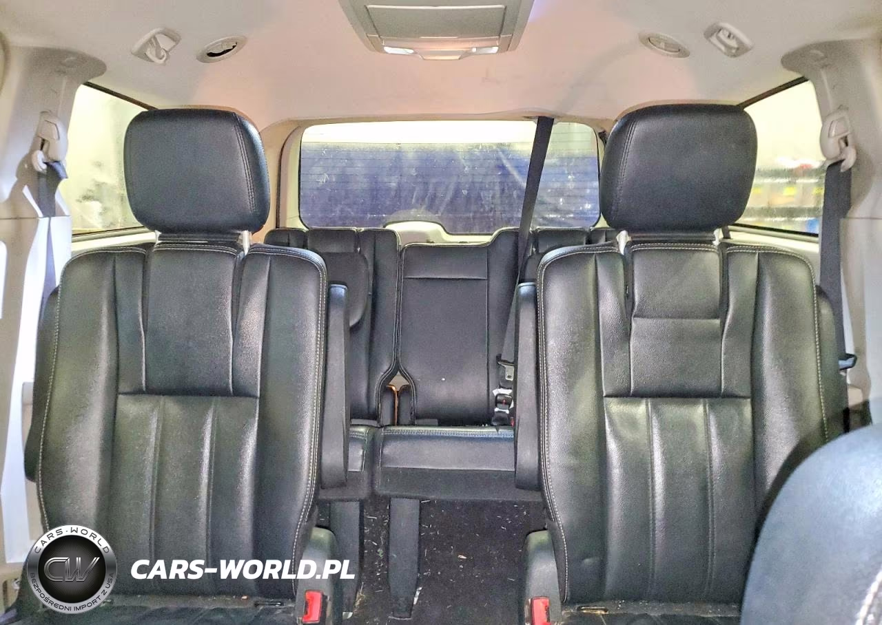 2014 Chrysler Town & Country Touring VIN:2C4RC1BG7ER435402 - 10