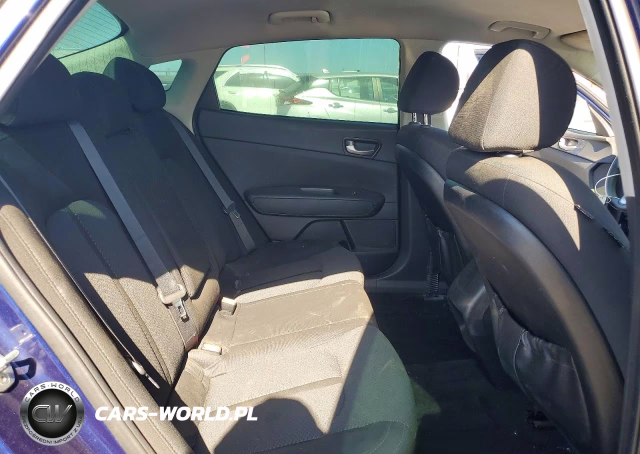 2018 Kia Optima Lx VIN:5XXGT4L39JG226802 - 10