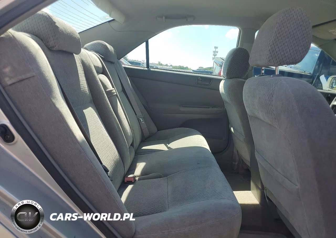 2002 Toyota Camry Le VIN:4T1BE32K72U111713 - 10