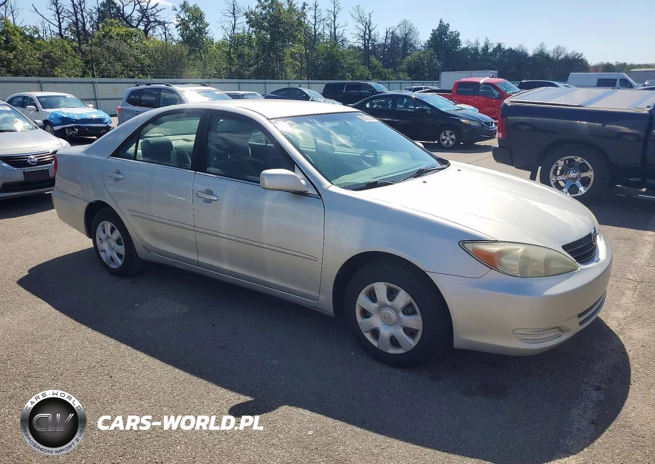2002 Toyota Camry Le VIN:4T1BE32K72U111713 - 4