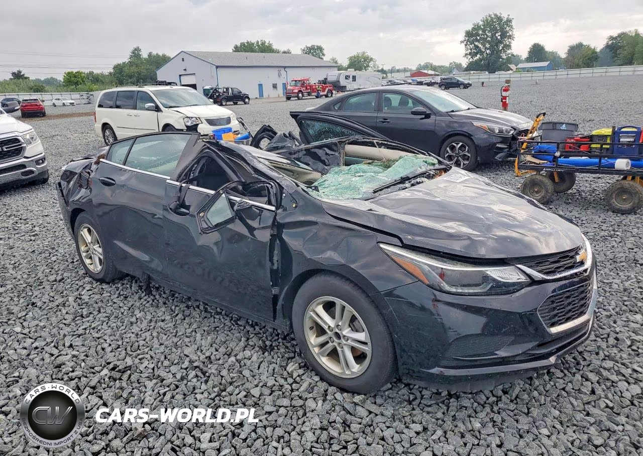 2017 Chevrolet Cruze Lt VIN:1G1BE5SM5H7151984 - 4