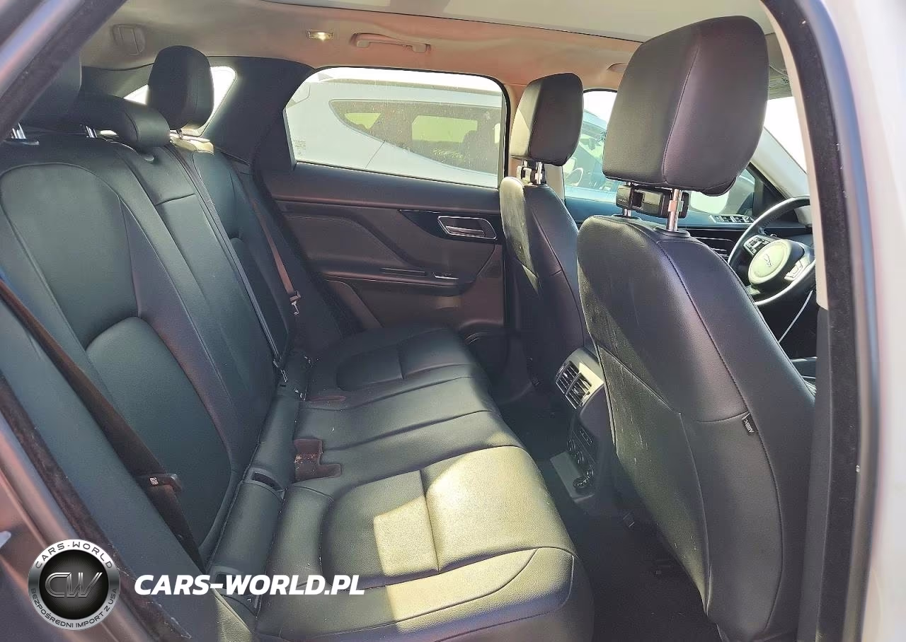 2020 Jaguar F-Pace Premium VIN:SADCJ2FX8LA630345 - 10