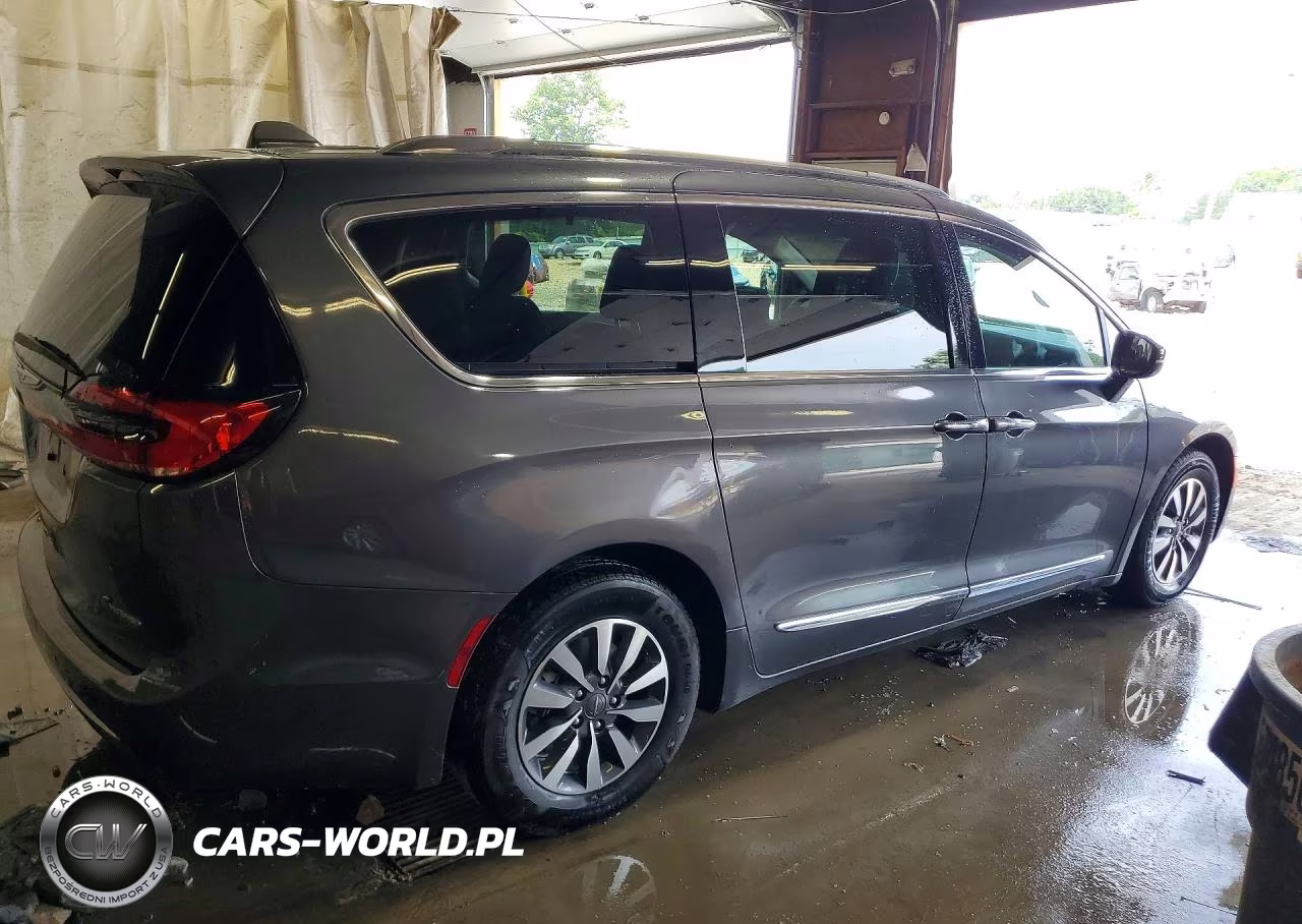 2021 Chrysler Pacifica Hybrid Limited VIN:2C4RC1S75MR590481 - 3