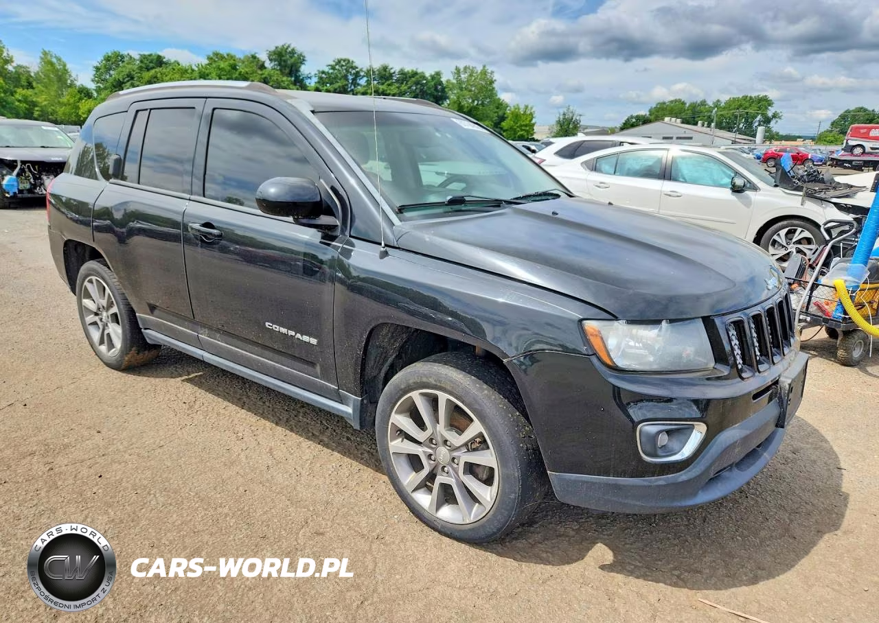 2016 Jeep Compass Latitude VIN:1C4NJCEAXGD604471 - 4