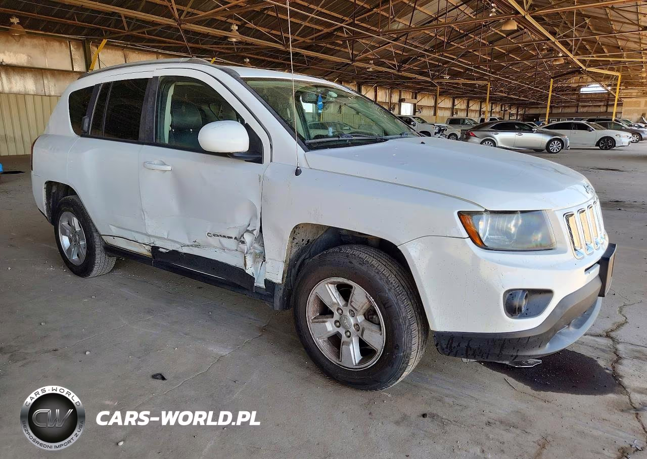 2016 Jeep Compass Latitude VIN:1C4NJCEA2GD769589 - 4