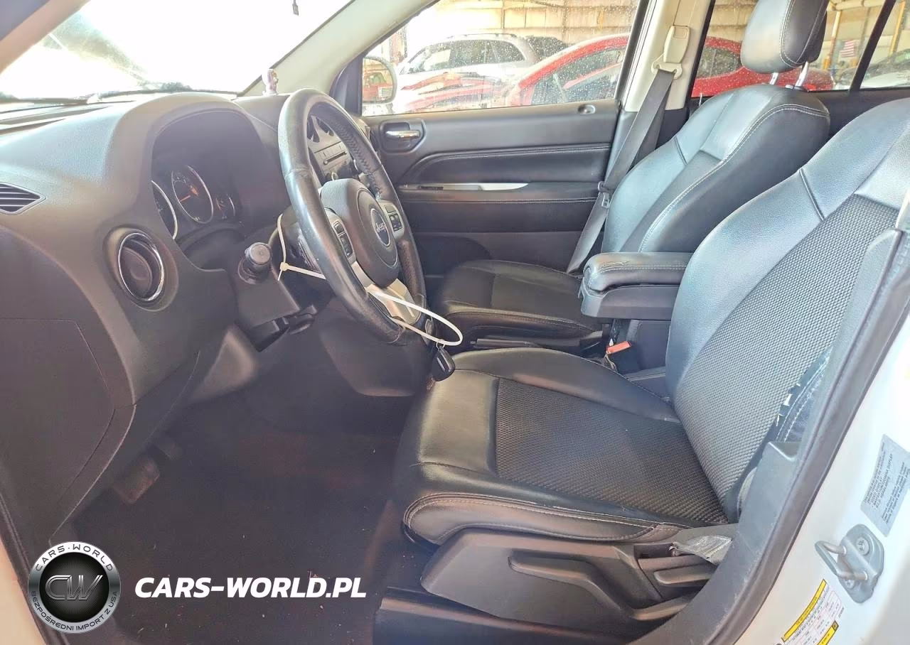 2016 Jeep Compass Latitude VIN:1C4NJCEA2GD769589 - 7