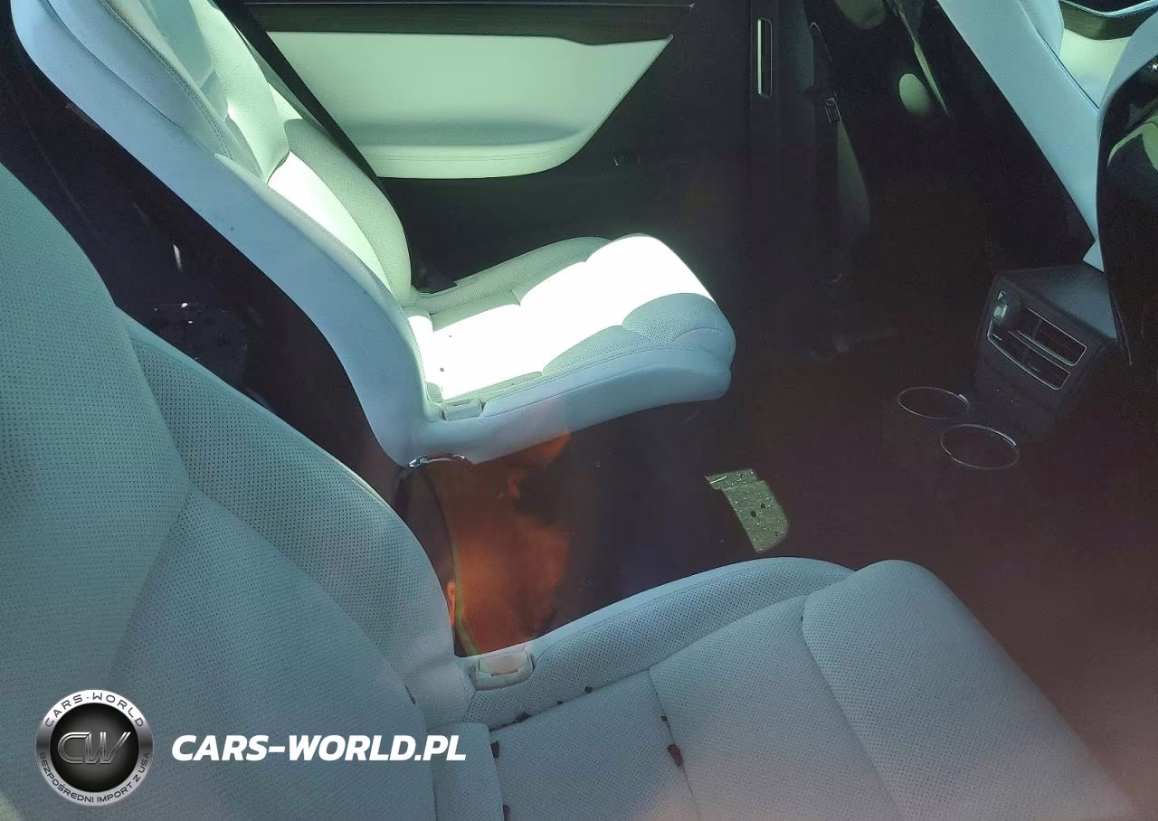 2016 Tesla Model X VIN:5YJXCBE24GF005502 - 10