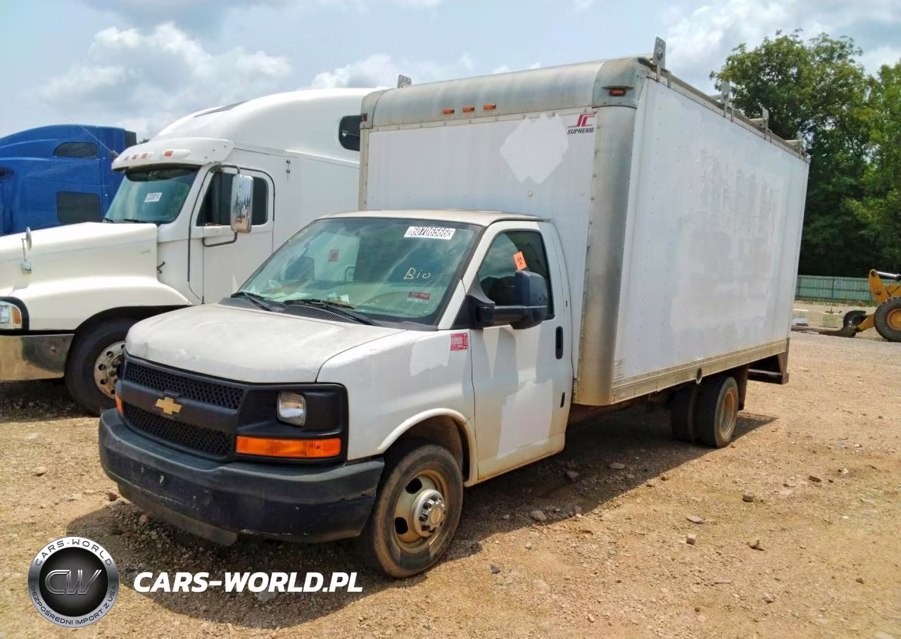 2013 Chevrolet Express Box Truck – zdjęcie 1 z 12
