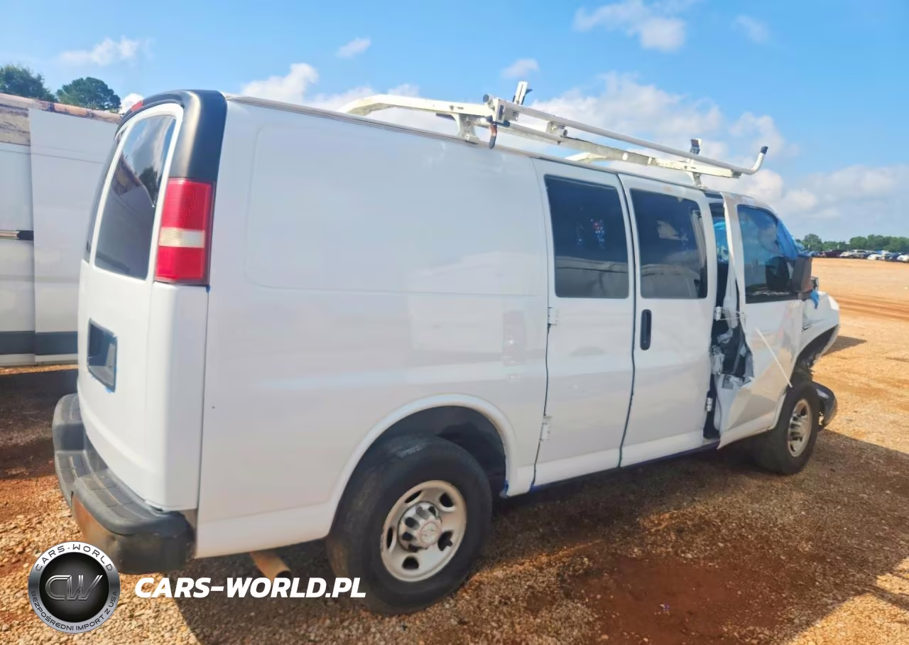2015 Chevrolet Express G2500 VIN:1GCWGFCF4F1235531 - 3
