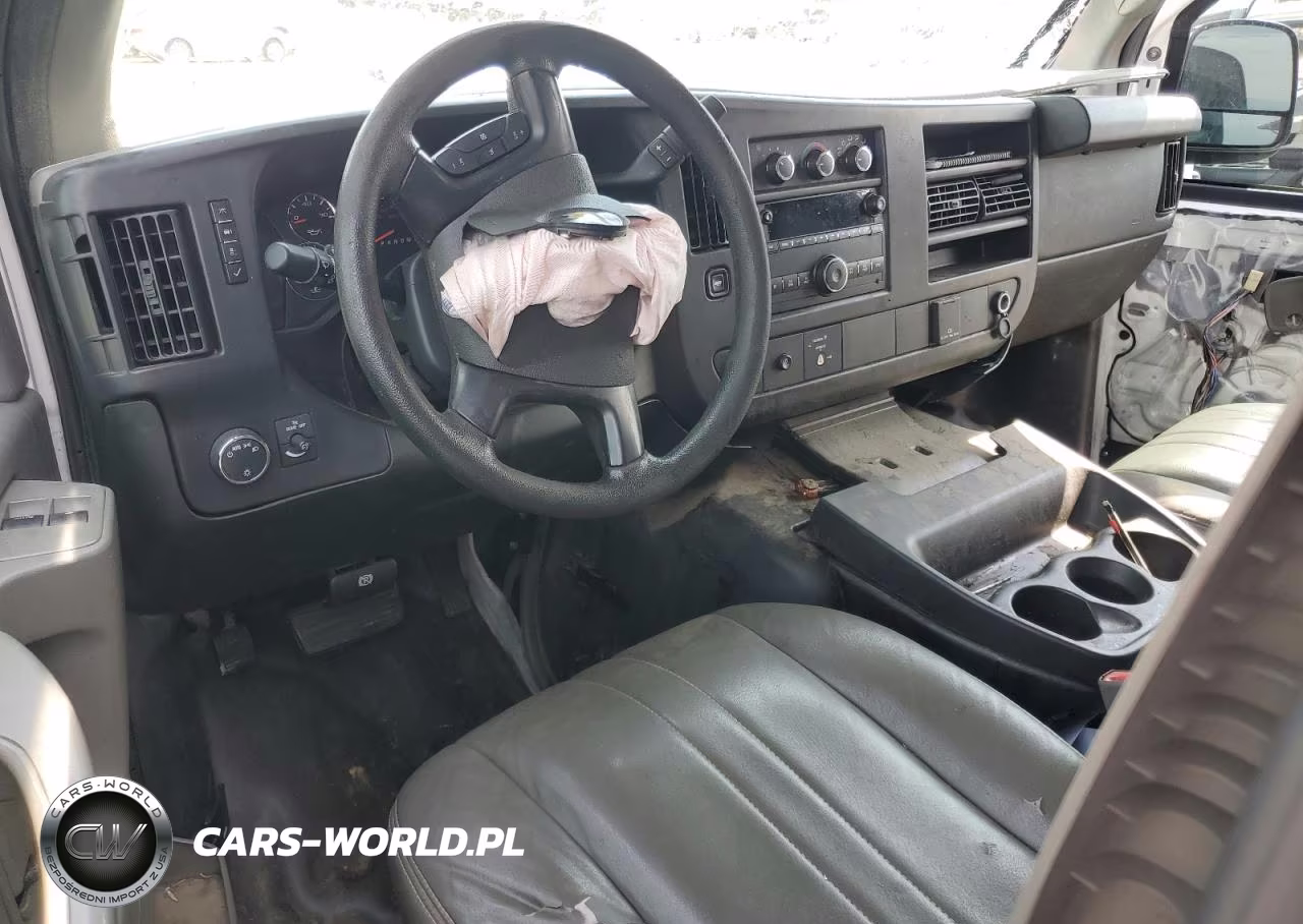2015 Chevrolet Express G2500 VIN:1GCWGFCF4F1235531 - 8