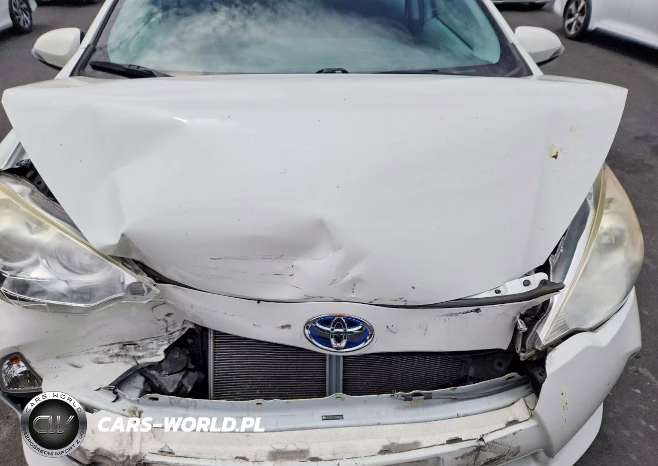 2013 Toyota Prius C Two VIN:JTDKDTB35D1046297 - 11