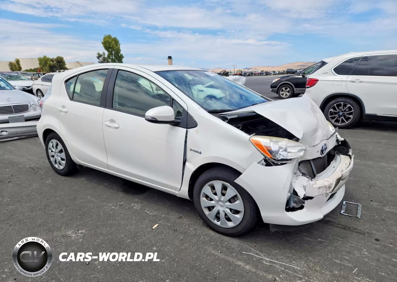2013 Toyota Prius C Two VIN:JTDKDTB35D1046297 - 4
