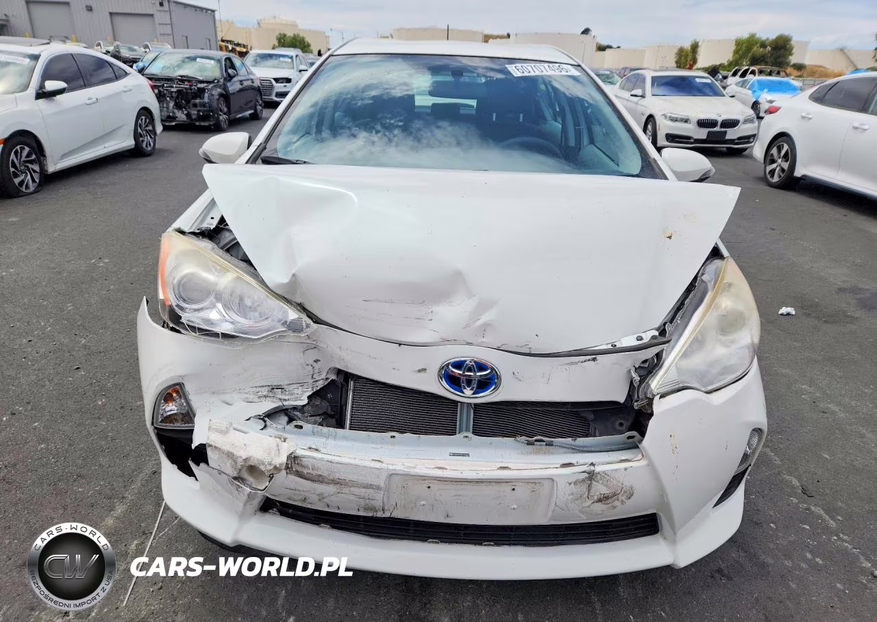 2013 Toyota Prius C Two VIN:JTDKDTB35D1046297 - 5