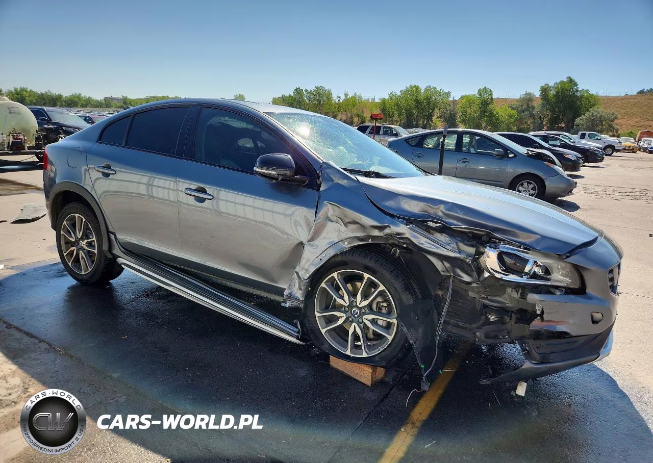2017 Volvo S60 Cross Country T5 VIN:YV440MUM7H2004548 - 4