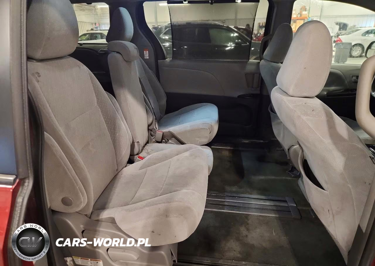 2018 Toyota Sienna Le VIN:5TDKZ3DC8JS900907 - 11