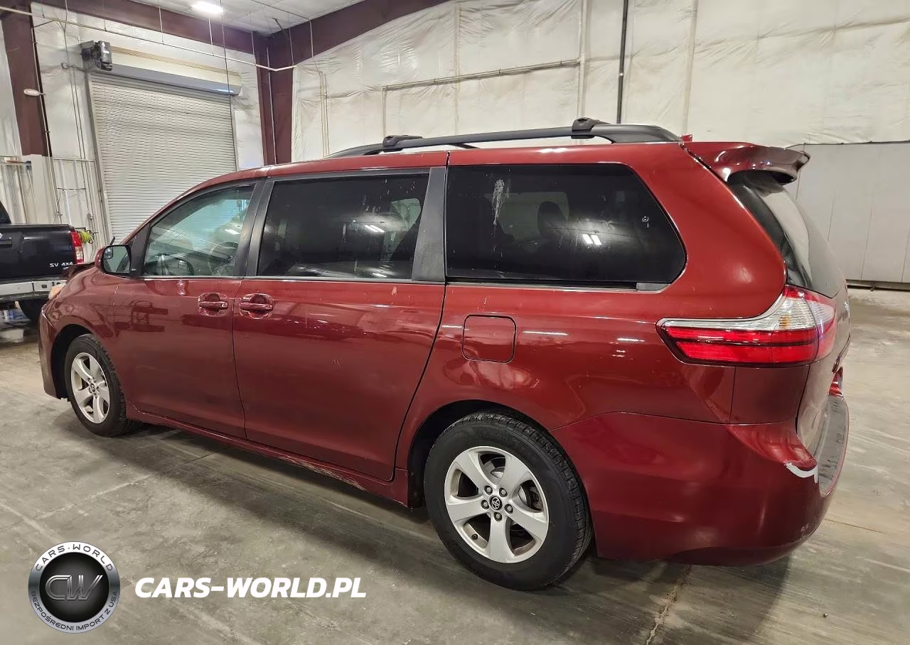 2018 Toyota Sienna Le VIN:5TDKZ3DC8JS900907 - 2