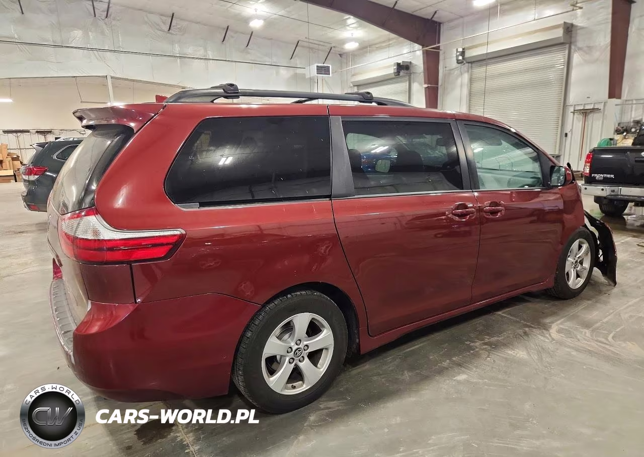 2018 Toyota Sienna Le VIN:5TDKZ3DC8JS900907 - 3