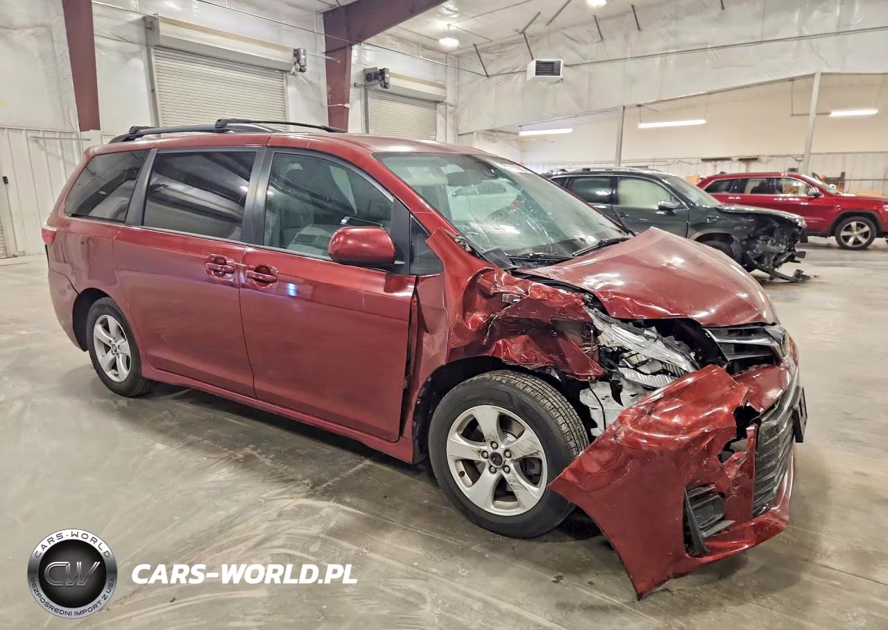 2018 Toyota Sienna Le VIN:5TDKZ3DC8JS900907 - 4