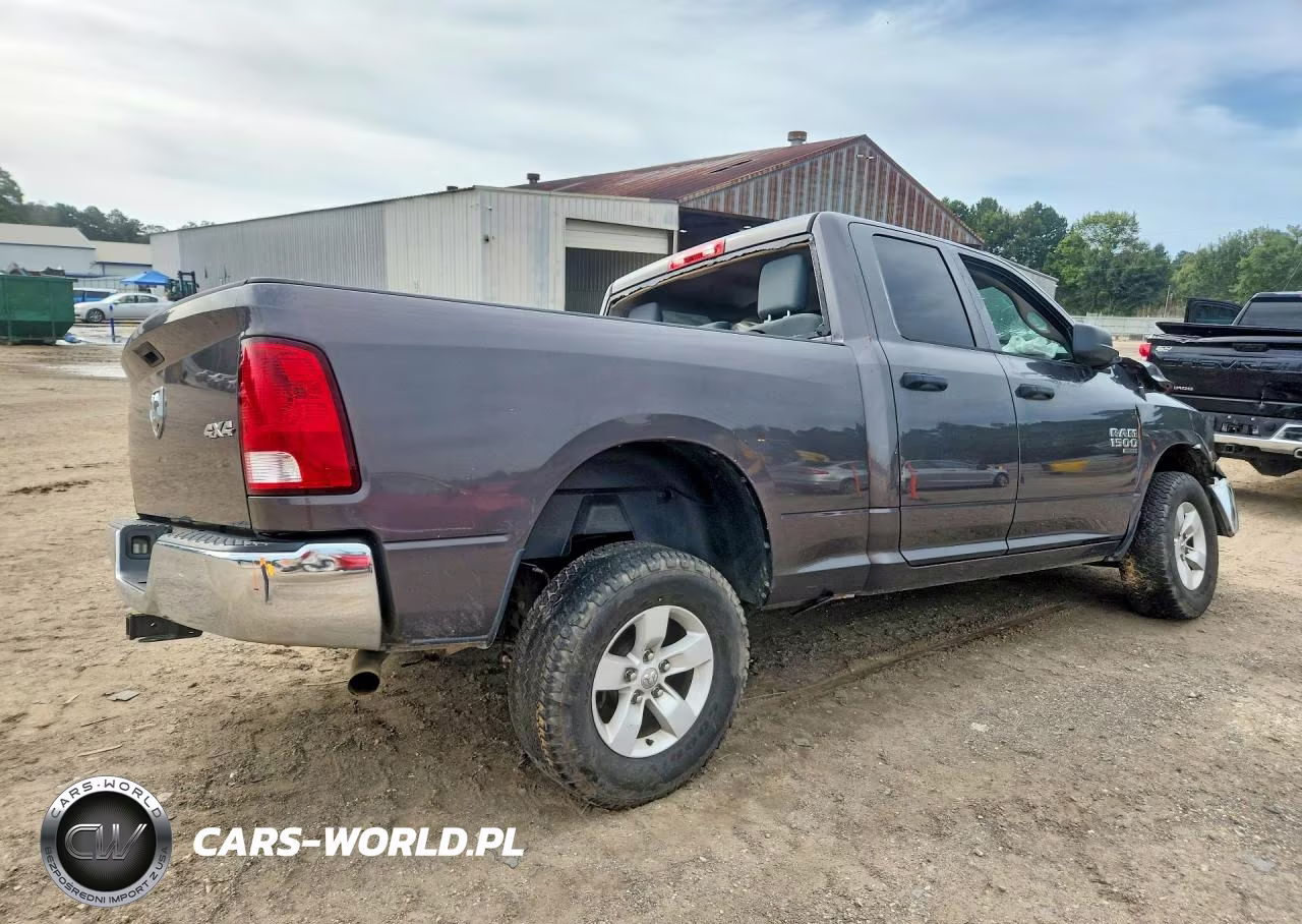 2019 Ram 1500 Classic Tradesman VIN:1C6RR7FG2KS675549 - 3