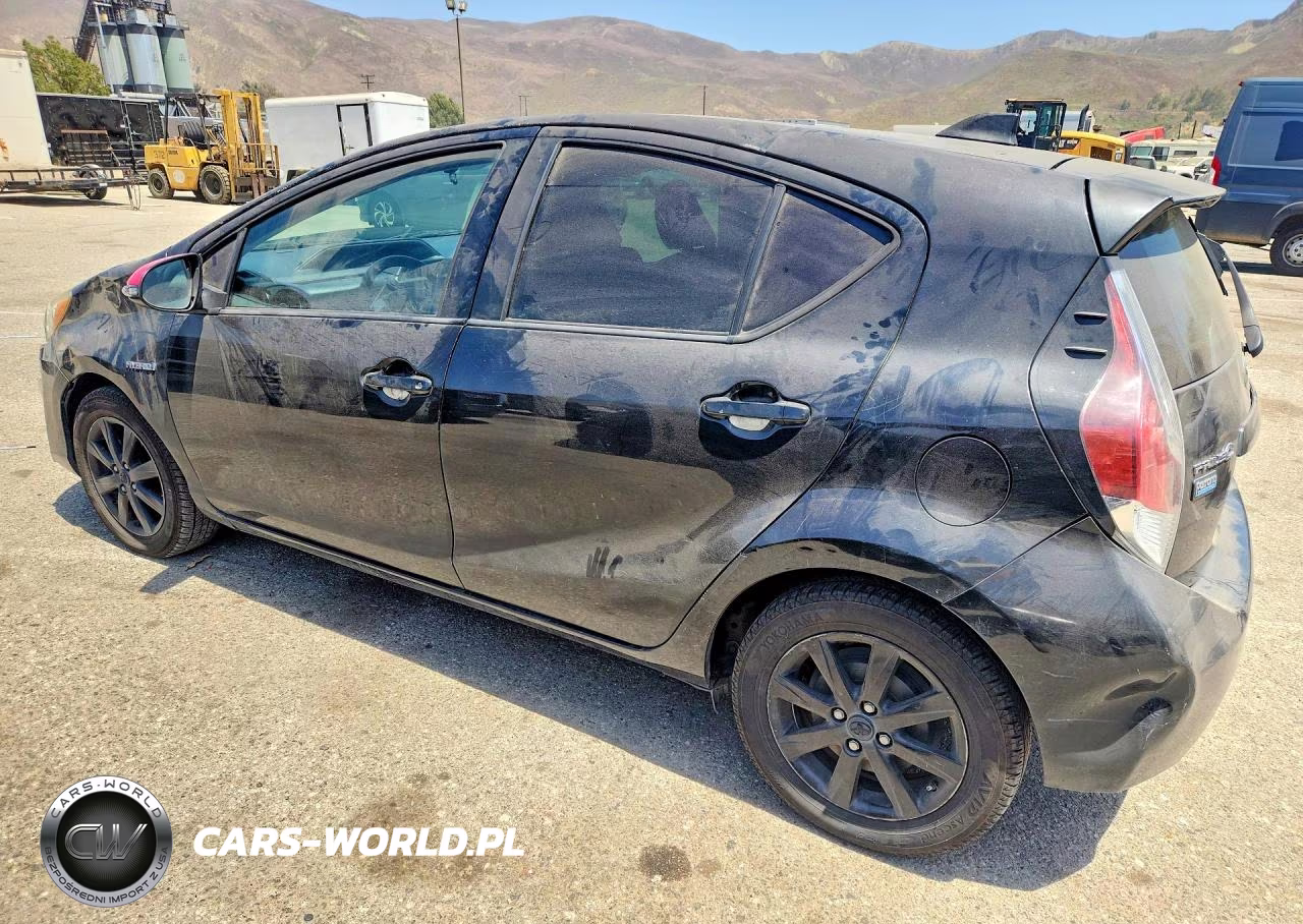 2016 Toyota Prius C Persona Special Edition VIN:JTDKDTB36G1118645 - 2