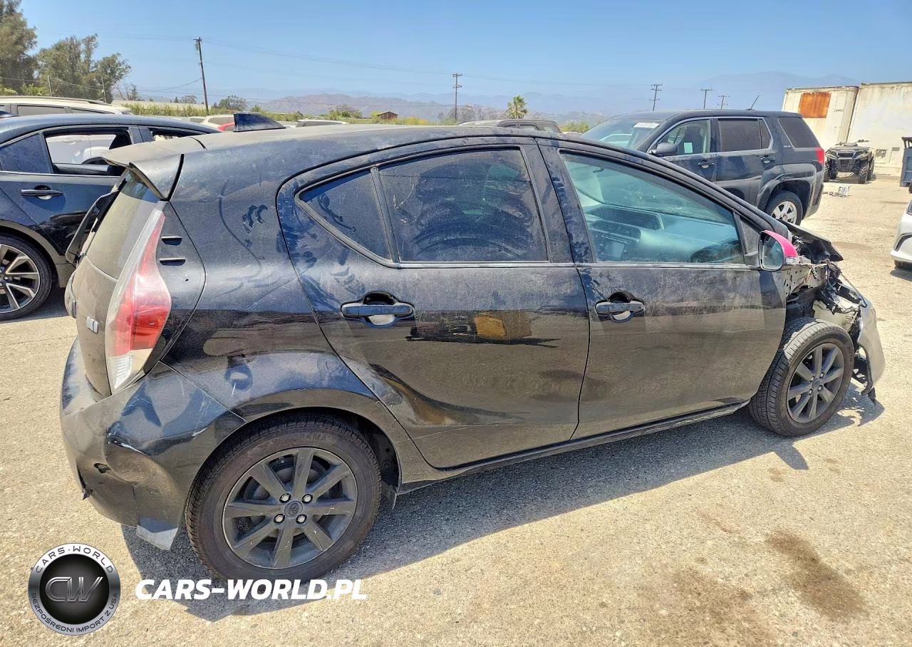 2016 Toyota Prius C Persona Special Edition VIN:JTDKDTB36G1118645 - 3