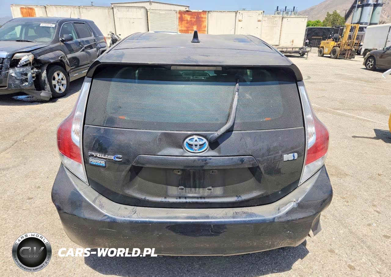 2016 Toyota Prius C Persona Special Edition VIN:JTDKDTB36G1118645 - 6