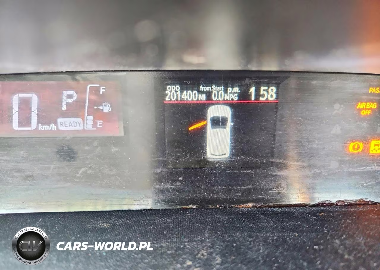 2016 Toyota Prius C Persona Special Edition VIN:JTDKDTB36G1118645 - 9
