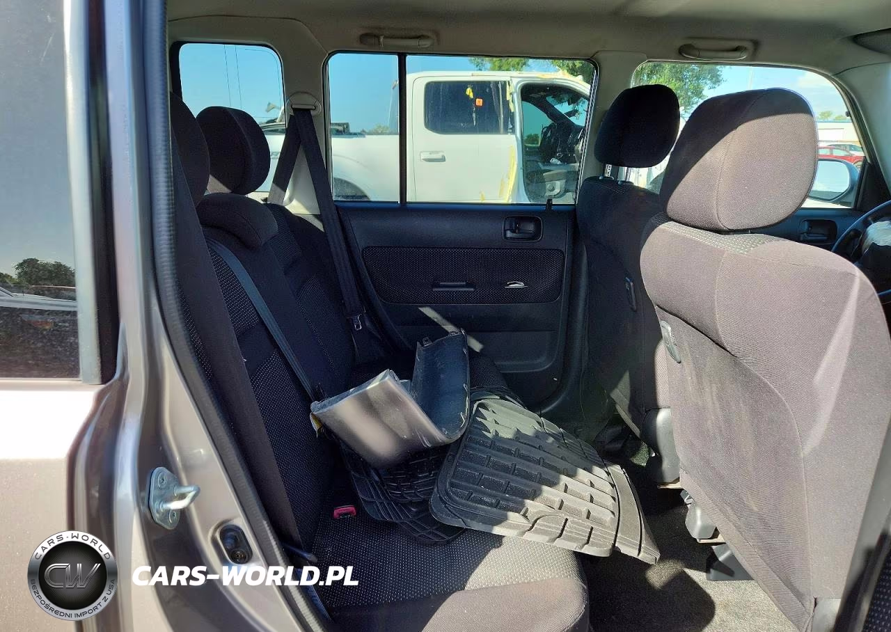2005 Toyota Scion Xb VIN:JTLKT324350172696 - 11