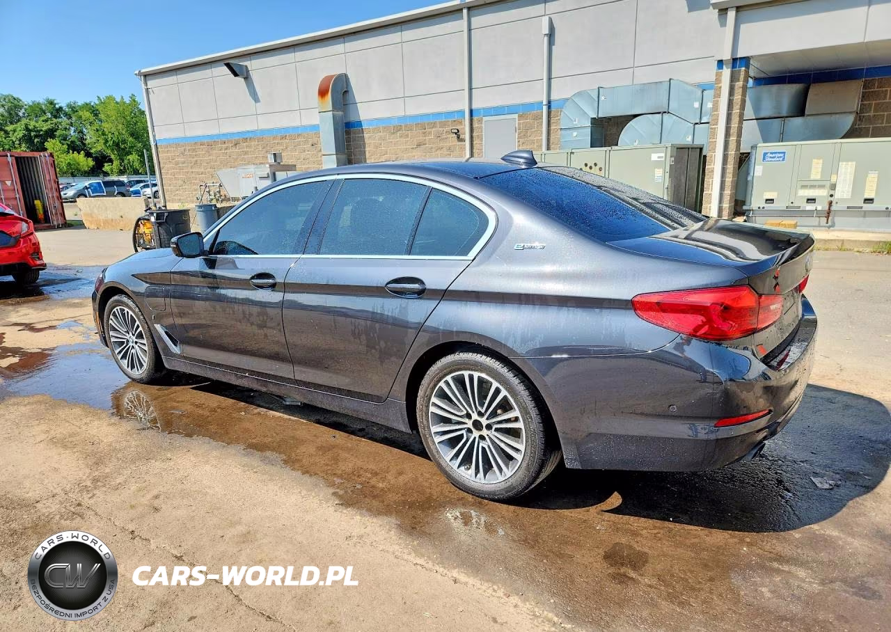 2019 BMW 530Xe VIN:WBAJB1C52KB375162 - 2