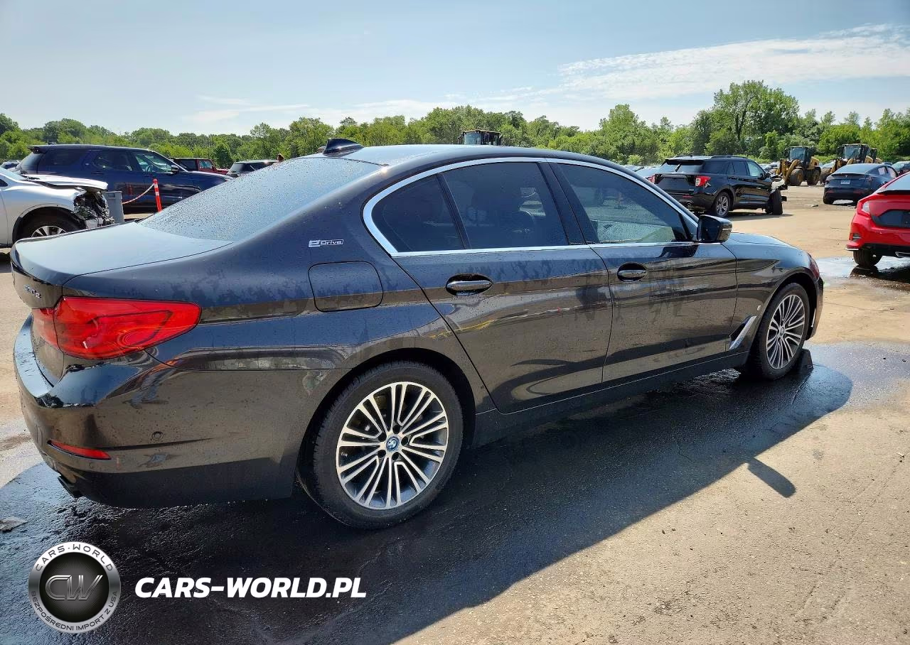 2019 BMW 530Xe VIN:WBAJB1C52KB375162 - 3