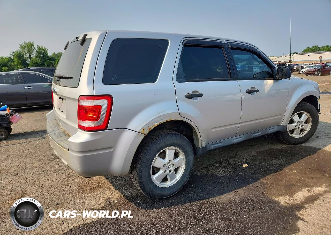 2011 Ford Escape Xls VIN:1FMCU9C76BKC30465 - 3