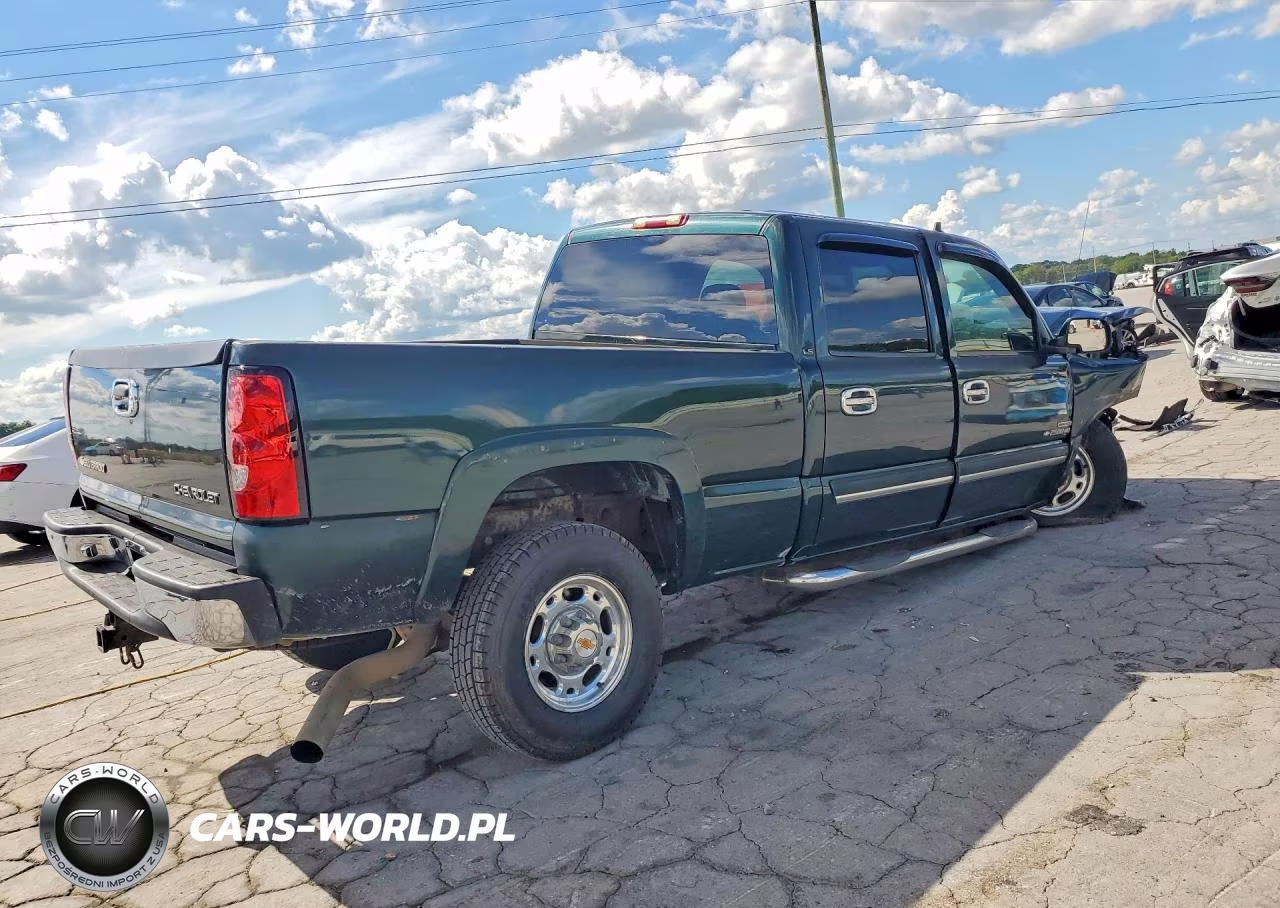 2003 Chevrolet Silverado C2500 Heavy Duty VIN:1GCHC23163F125743 - 3