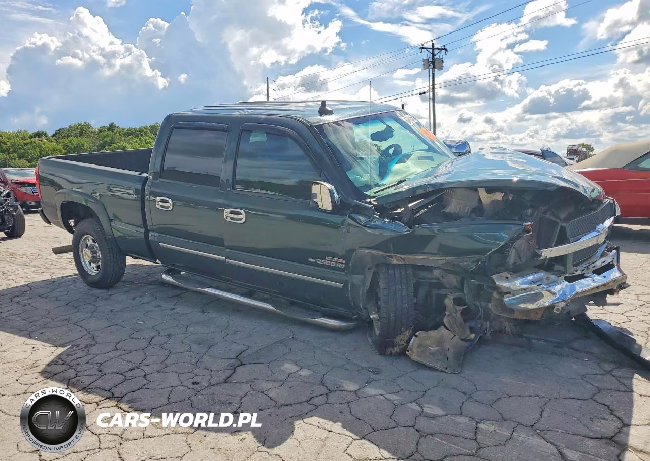2003 Chevrolet Silverado C2500 Heavy Duty VIN:1GCHC23163F125743 - 4