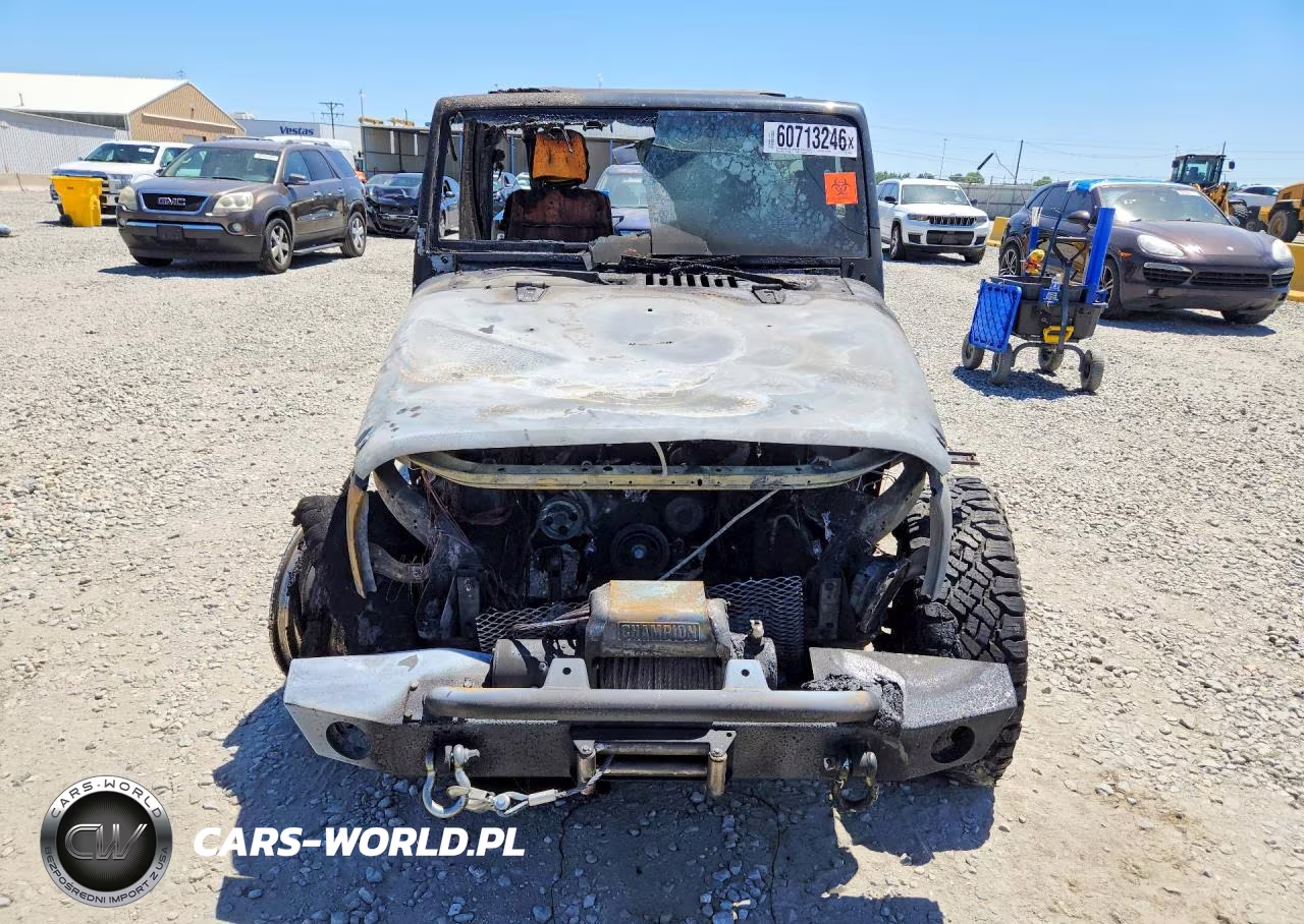 2012 Jeep Wrangler Unlimited Sahara VIN:1C4BJWEG6CL110665 - 5