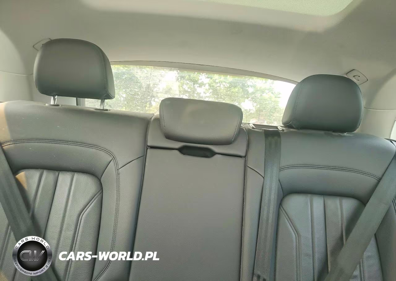 2018 Audi Q5 Premium VIN:WA1ANAFY7J2018522 - 10